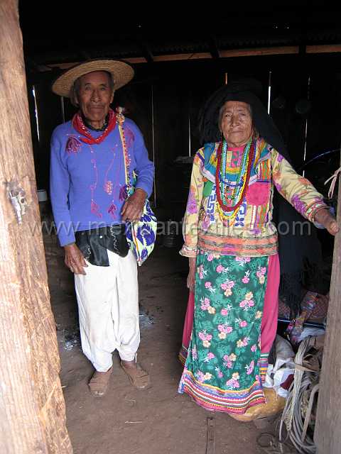 cora_women_04.JPG - Elderly couple in thier home.